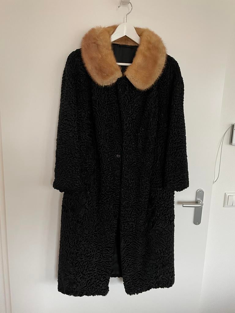 Vintage Zwarte Bontjas met Contrasterende Kraag - Maat L, Ophalen of Verzenden, Gedragen, Maat 42/44 (L), Zwart