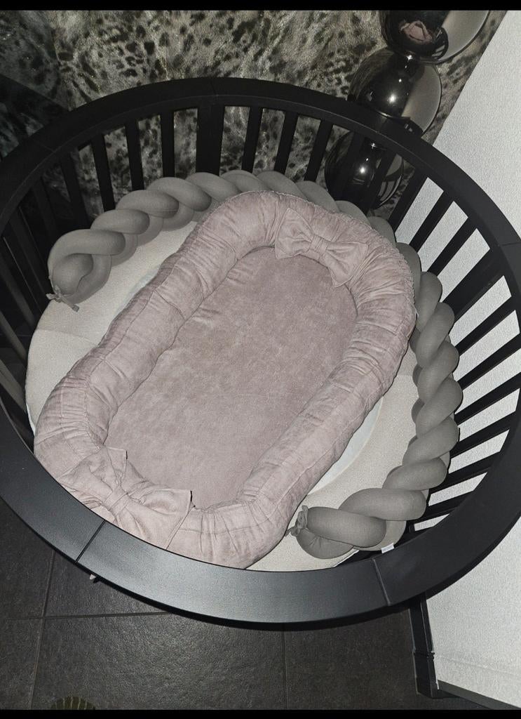 Babynestje roze velvet, Ophalen, Zo goed als nieuw