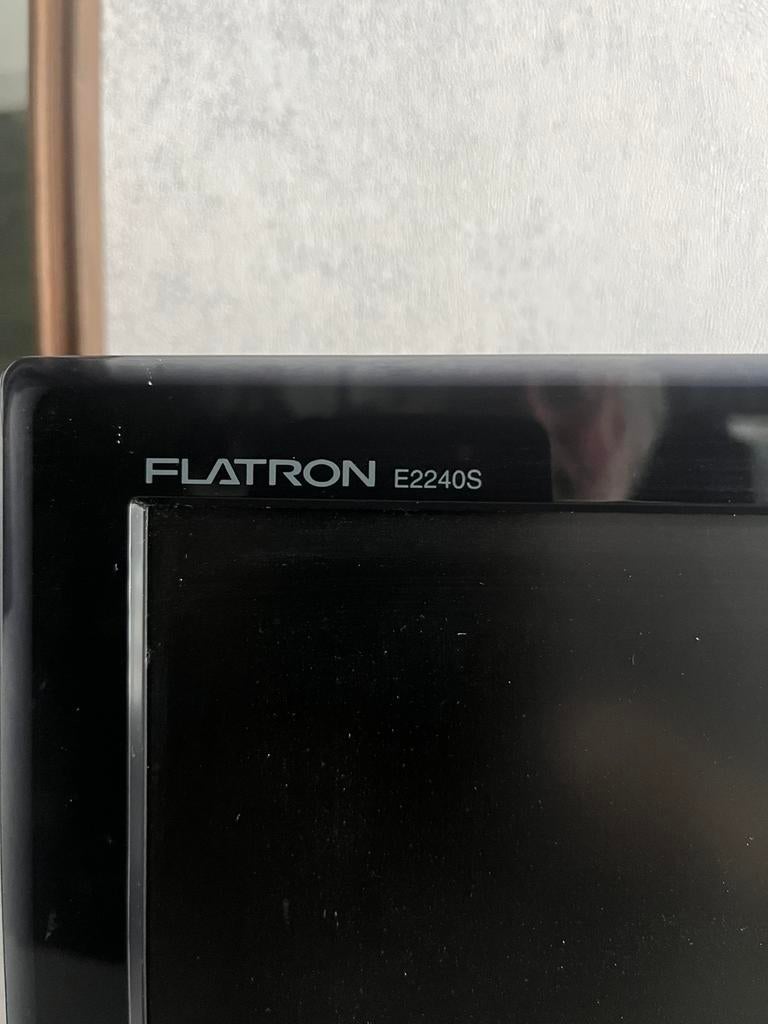 Lg Flatron E2240S 22” monitor, Ophalen, IPS, Zo goed als nieuw, 60 Hz of minder