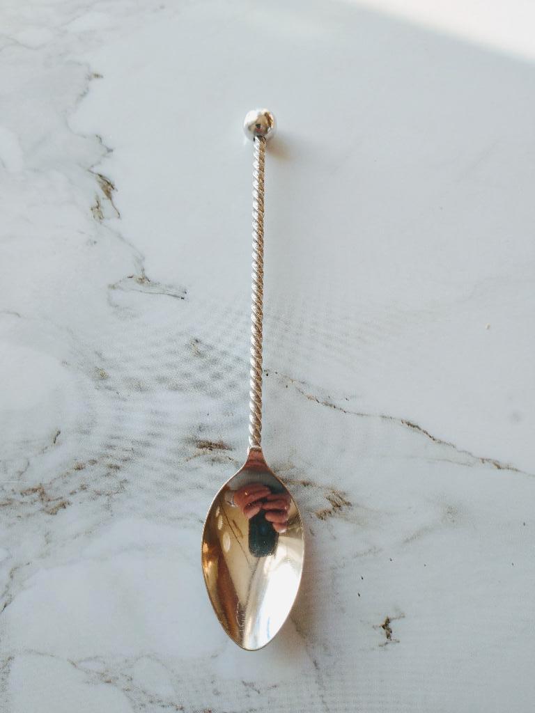 Verzilverde theelepel stijlappel  Douwe Egberts jaren 70, Antiek en Kunst, Ophalen of Verzenden