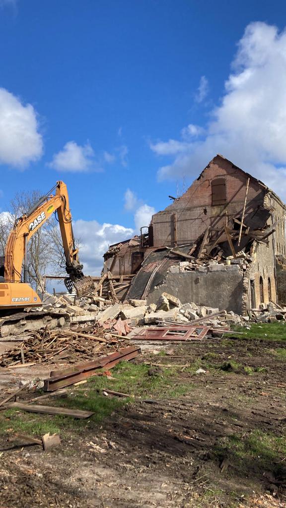 GEZOCHT!; gebouwen / gevels / schuur / stenen voor afbraak!, Doe-het-zelf en Verbouw, Metselstenen, Ophalen of Verzenden, Gebruikt