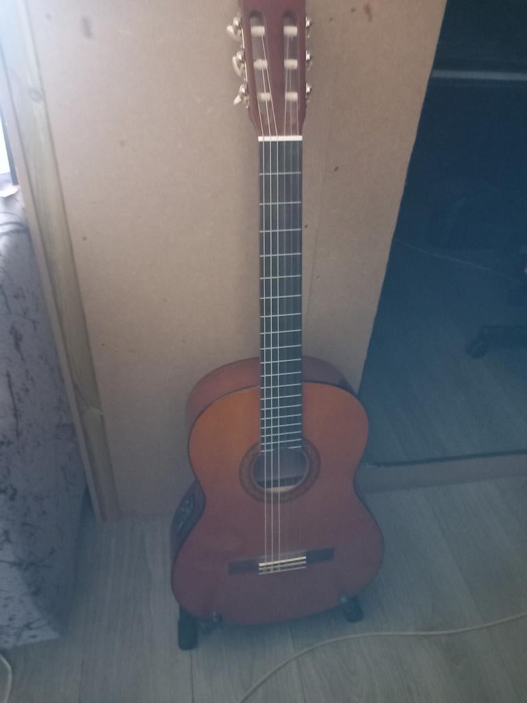 Gitaar met houder yamaha cx-40ii elektrisch-akoestische klas, Muziek en Instrumenten, Ophalen of Verzenden, Zo goed als nieuw