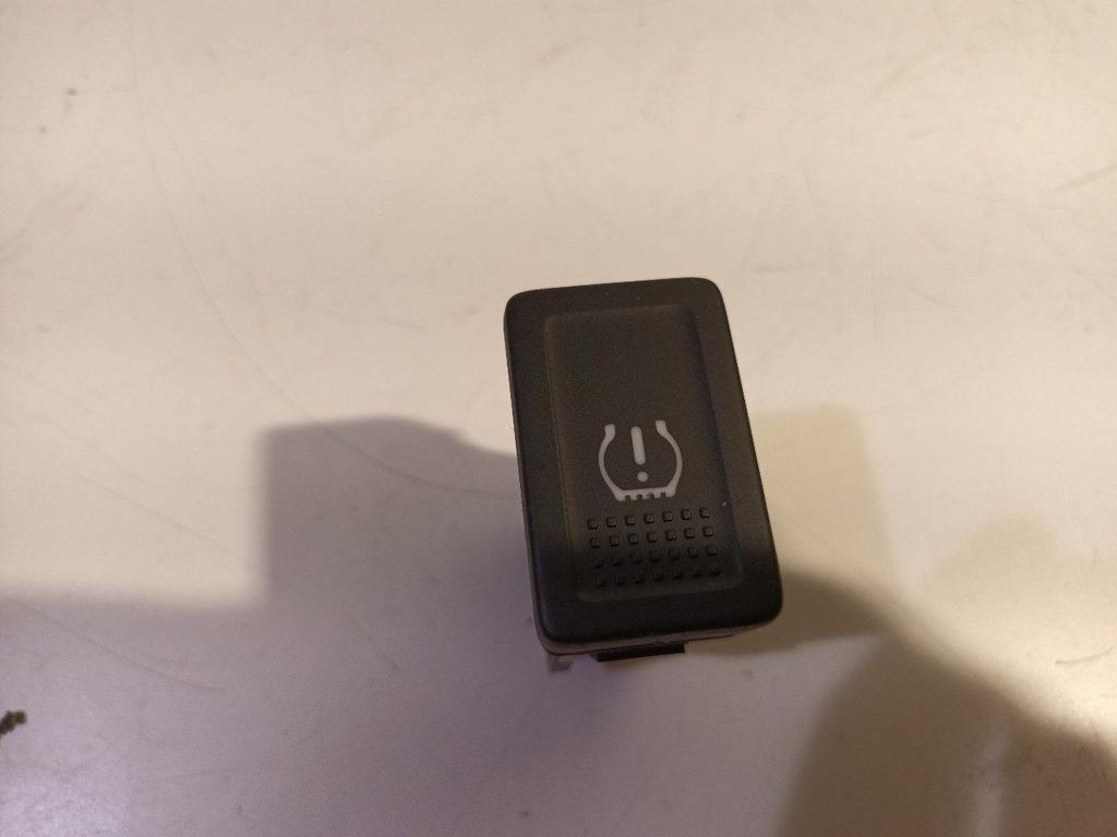 Schakelaar Suzuki Celerio, Onderdelen@venauto.nl, Van der Ven Autorecycling B.V., Gebruikt, Ettenseweg 76, 4706 PB Roosendaal, The Netherlands