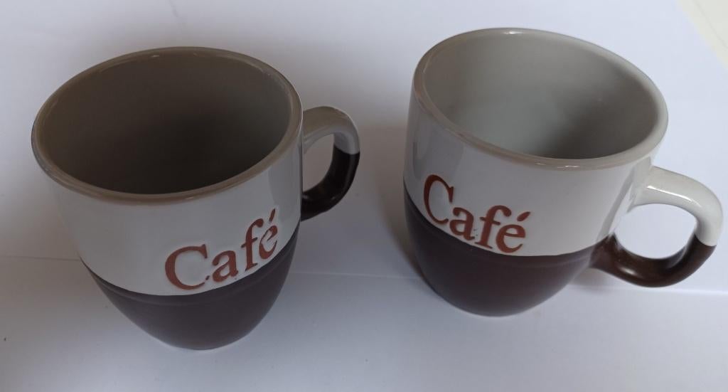 2 kopjes Siaki 2 kleuren, Ophalen of Verzenden, Zo goed als nieuw, Overige stijlen, Kop(pen) en/of Schotel(s)