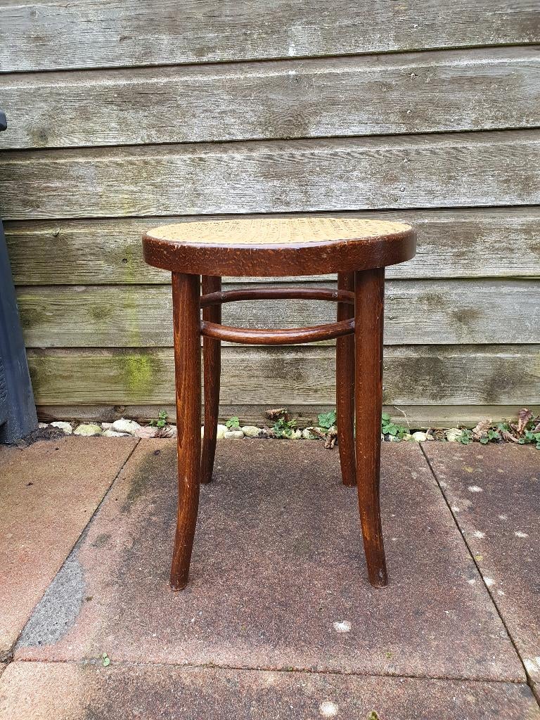 Thonet Romania kruk met webbing, Antiek en Kunst, Antiek | Meubels | Stoelen en Banken, Ophalen of Verzenden