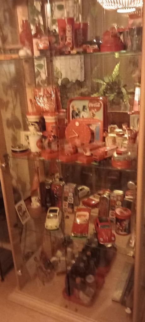 Coca-Cola verzameling met vitrinekast, Verzamelen, Merken en Reclamevoorwerpen, Ophalen, Zo goed als nieuw, Overige typen