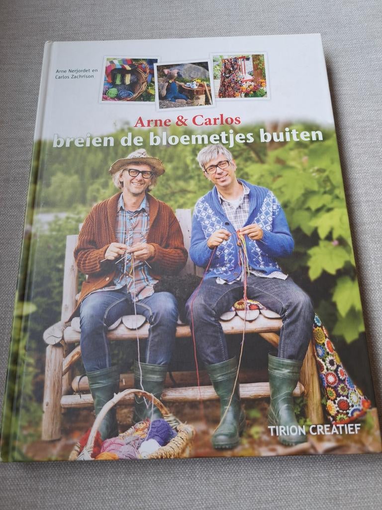 Arne & Carlos breien de bloemetjes buiten, Ophalen of Verzenden, Gelezen, Breien en Haken, Arne & Carlos