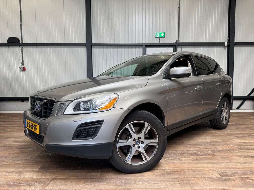 Volvo XC60 2.0 D3 Summum / AUTOMAAT / PANO / NAVI / CRUISE /, Euro 5, 15 km/l, Gebruikt, Beige