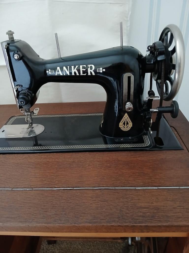 Ouderwetse Anker trapnaaimachine in zeer goede staat, Antiek en Kunst, Ophalen of Verzenden