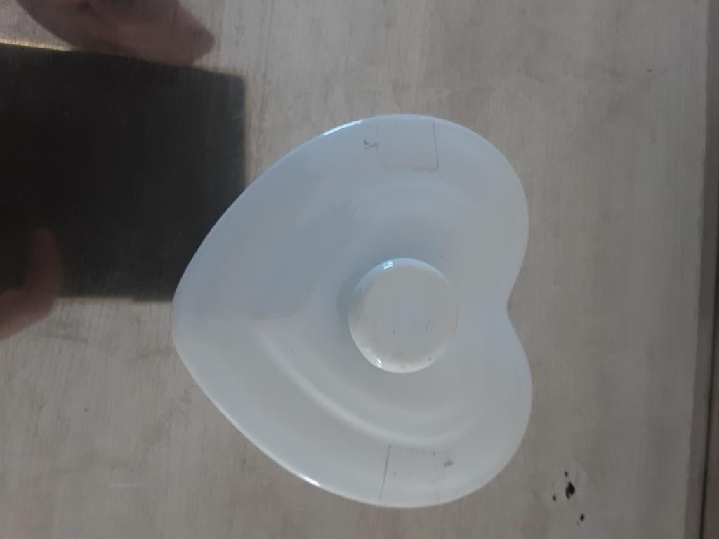 Hartvormige botervloot - wit keramiek, Keramiek, Overige typen, Ophalen of Verzenden, Zo goed als nieuw