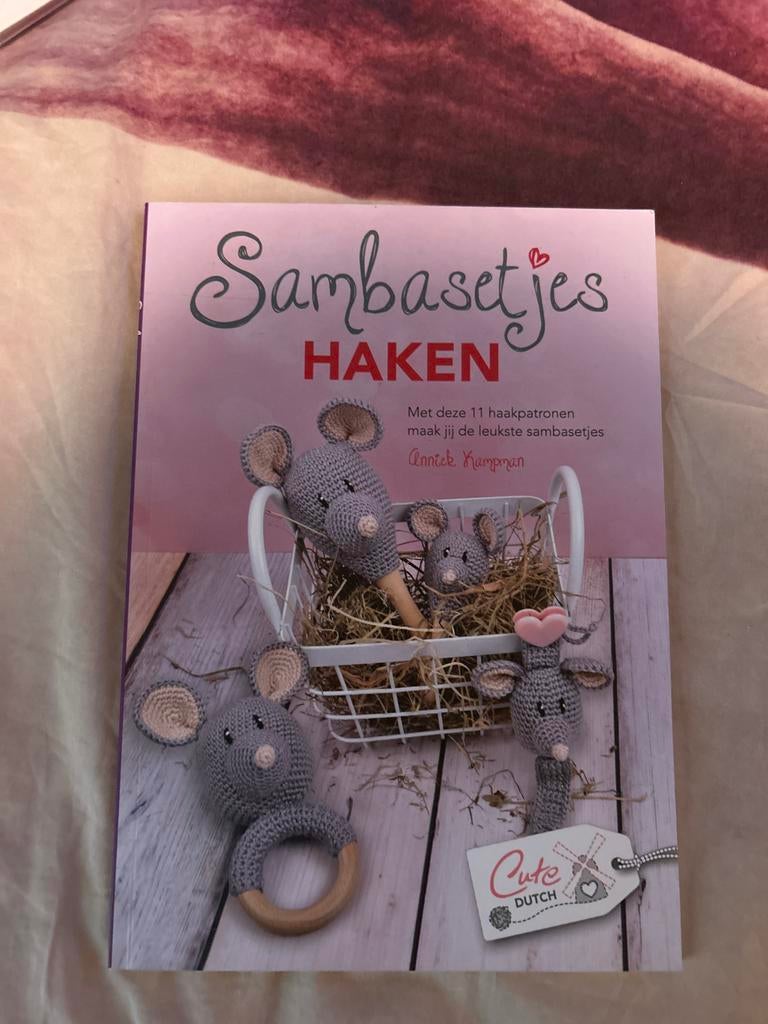 Samba setjes haken - Boek met 11 haakpatronen, Ophalen of Verzenden, Zo goed als nieuw, Haken, Patroon of Boek