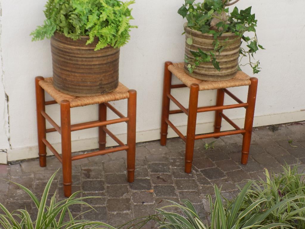 vintage houten kruk met gevlochten biezen zitting, Ophalen of Verzenden, Gebruikt, Hout