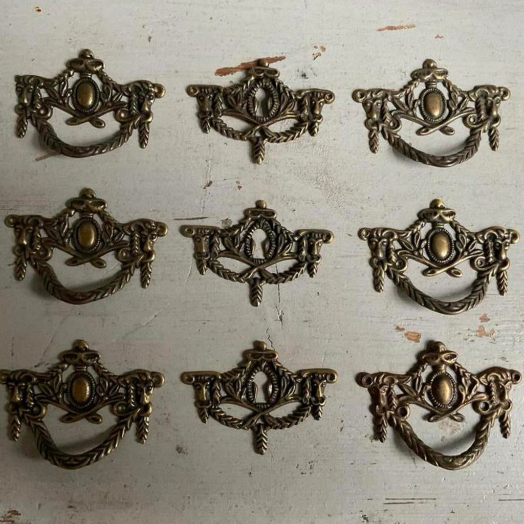 Onderdelen kast, geepjes, slotplaatjes *tres jolie duiven*, Verzenden