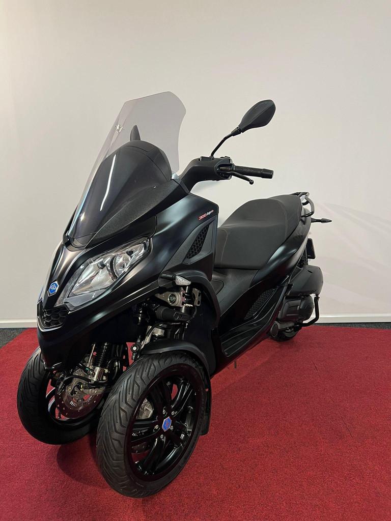 Piaggio MP3 300 HPE ABS Black Edition - foto 3