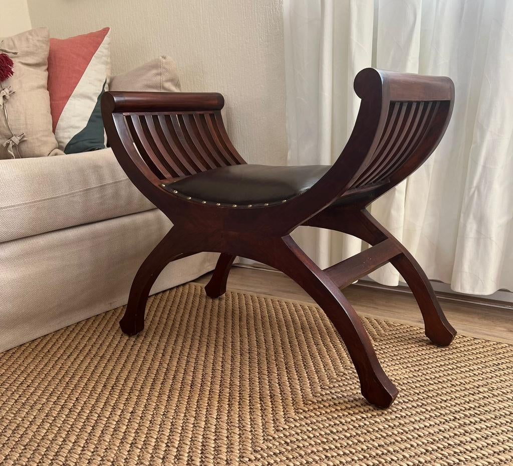 Wooden Savonarola-style X-frame bench with leather seat, Ophalen, Zo goed als nieuw, Eén, Hout