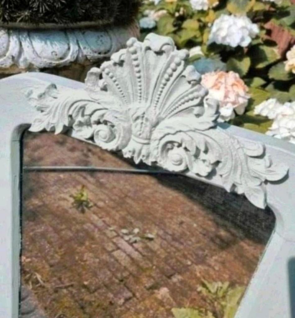 Brocante Toogspiegel met kuif, shabby chic spiegel van hout, Ophalen, Rechthoekig