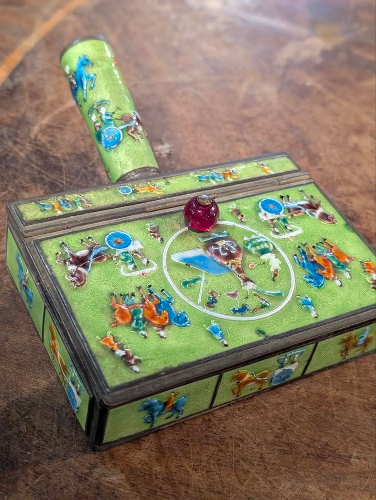 Antiek doosje geëmailleerd verzilverd.  11x15 cm. €310., Ophalen