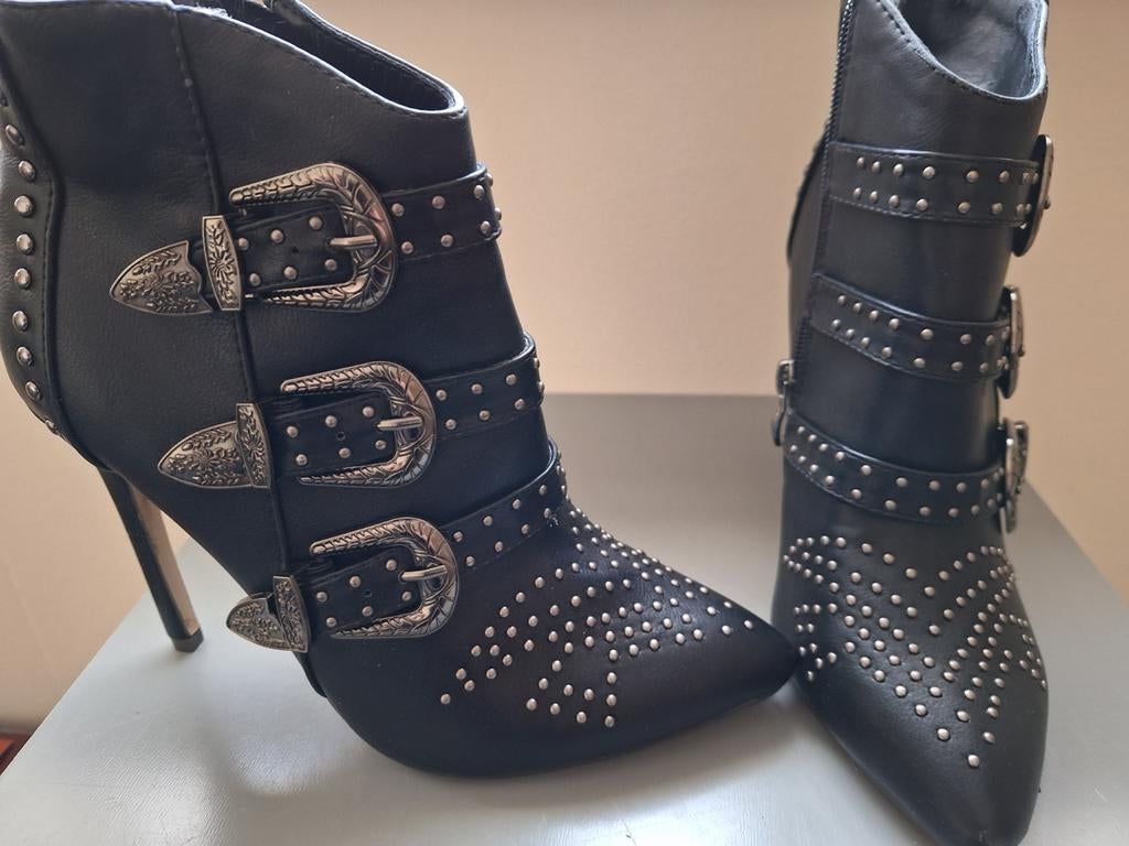 Nieuwe laarsjes ..maat 39, Kleding | Dames, Schoenen, Zwart, Lage of Enkellaarzen, Nieuw, Ophalen of Verzenden