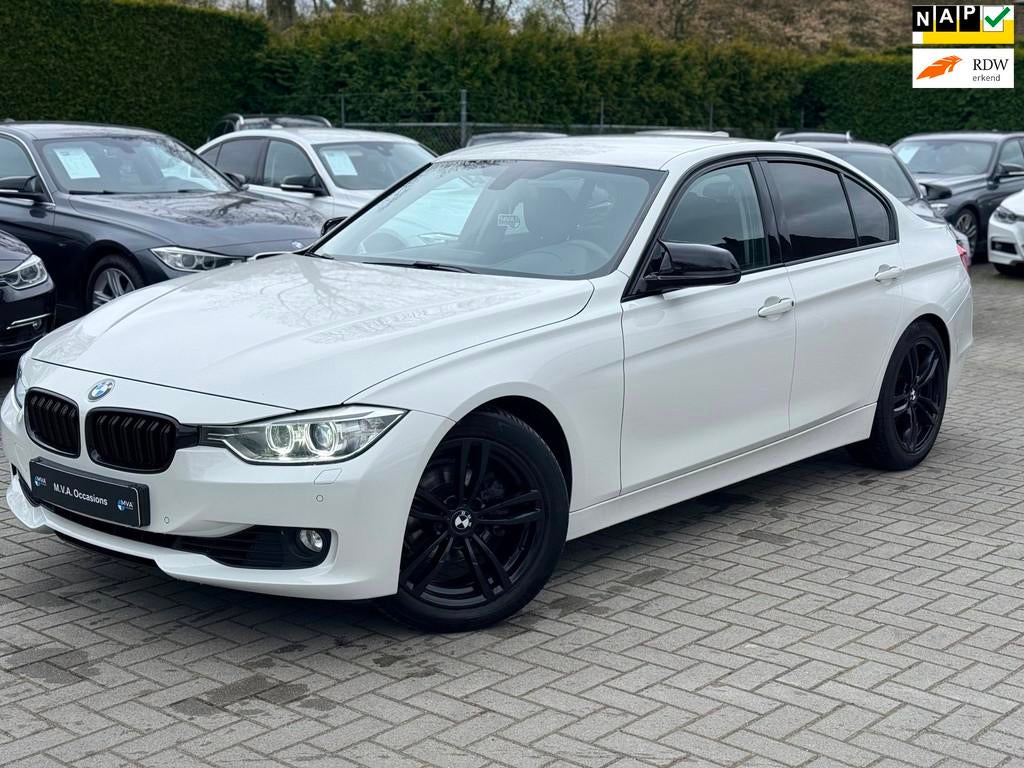BMW 3-serie 320i High Executive Sport|Nieuwe Ketting|Navigat, Automaat, Euro 5, Gebruikt, Zwart