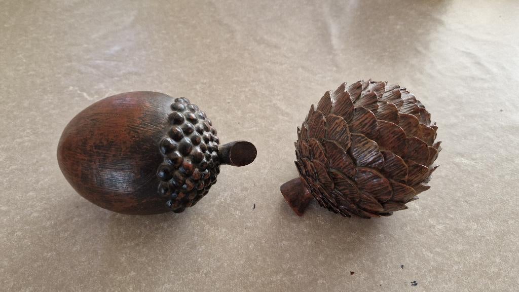 houten ? eikel en dennenappel, Ophalen of Verzenden, Gebruikt