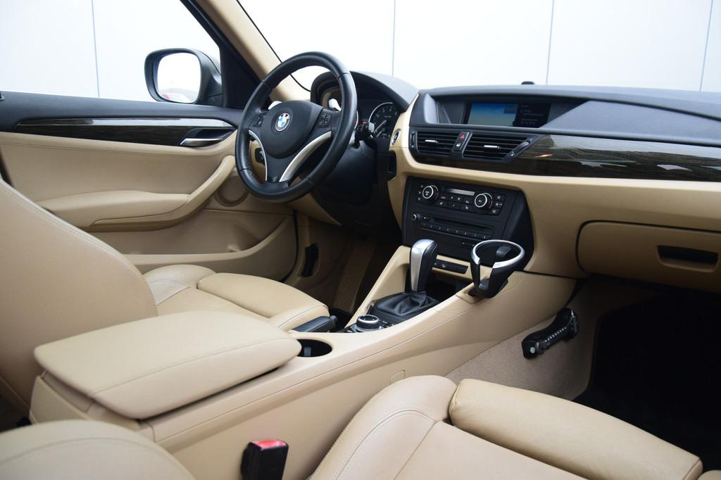 BMW X1 xDrive28i Executive Leer/Sportstoelen/Verwarmd Pano/D, Euro 5, Gebruikt, Beige, 2996 cc