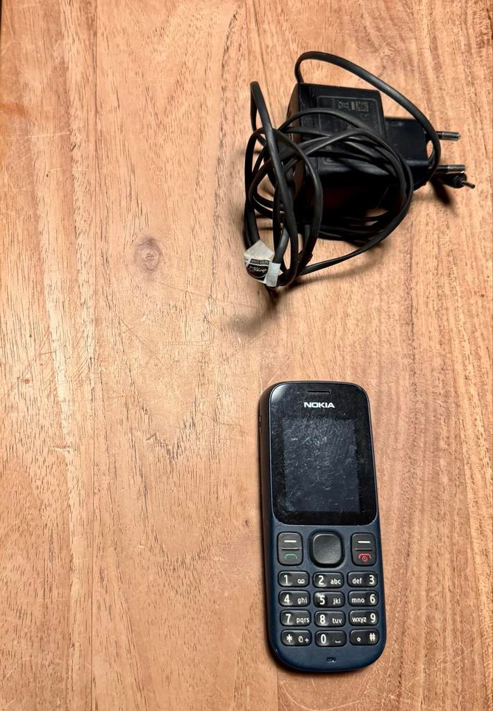 Nokia 100 telefoon - Gebruikt met gebruikerssporen, Gebruikt, Geen camera, Zwart, Fysiek toetsenbord
