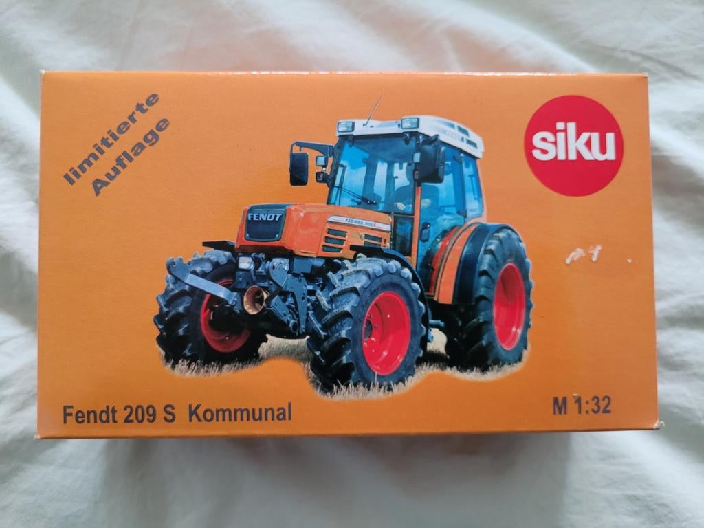 Fendt 209 s kommunal 1:32 limited edition nieuw in doos, Ophalen of Verzenden, Nieuw, Tractor of Landbouw, SIKU
