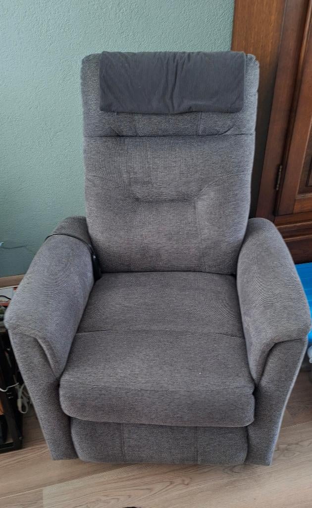 Zo goed als nieuwe elektrisch sta/op stoel., Ophalen, 75 tot 100 cm, Zo goed als nieuw, Stof