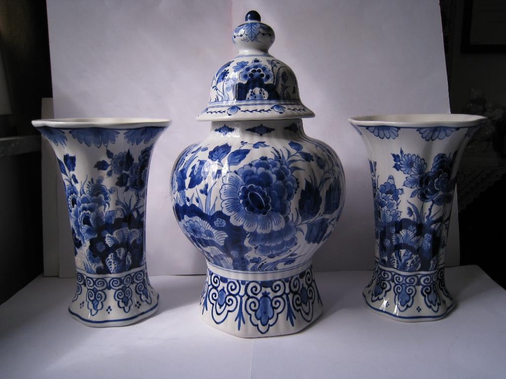 DELFT - DELFTS 3 DLG KAST STEL PORCELIJNE FLES 1978;  185,-, Verzenden