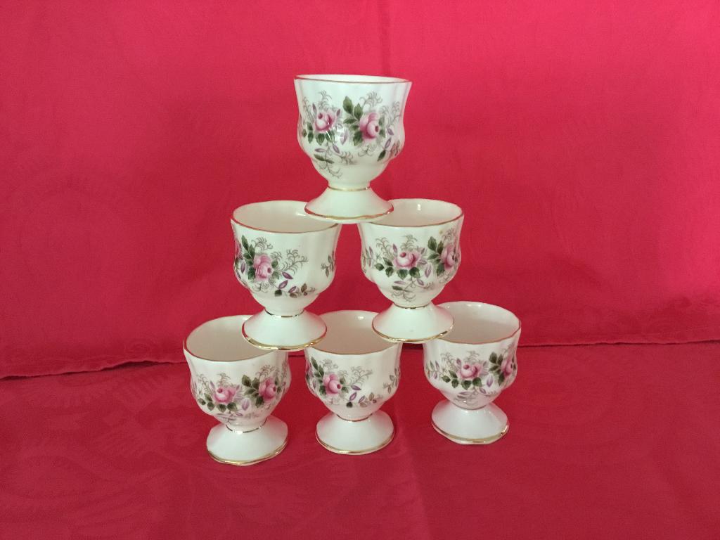 Royal Albert Lavender Rose eierdopjes, Verzamelen, Porselein, Kristal en Bestek, Ophalen of Verzenden, Nieuw, Porselein, Overige typen