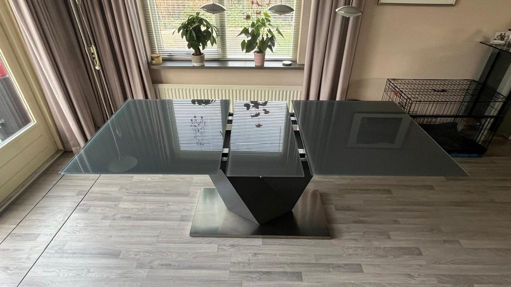 Uitschuifbare  eettafel van glas met design poot ., Ophalen, Gebruikt, 150 tot 200 cm, Glas