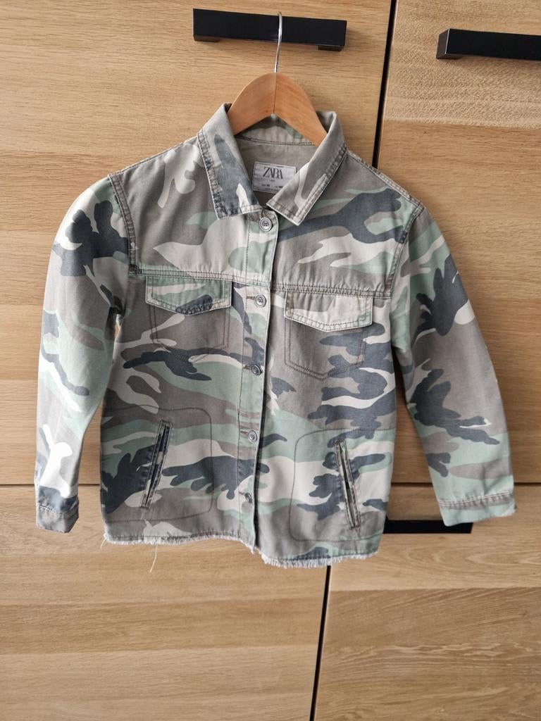 Zara spijkerjasje met legerprint - maat 140, Jongen of Meisje, Ophalen of Verzenden, Zo goed als nieuw, Zara