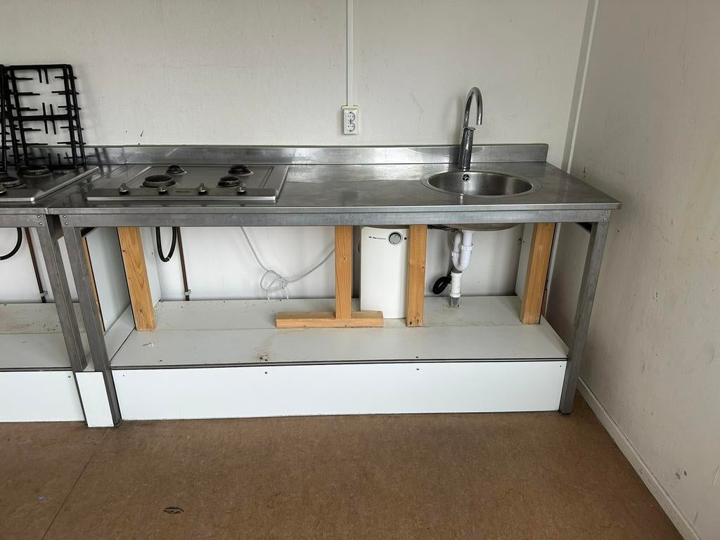 12 RVS keukenblok met spoelbak en kookplaat, Ophalen, Zo goed als nieuw, Gas, Vrijstaand