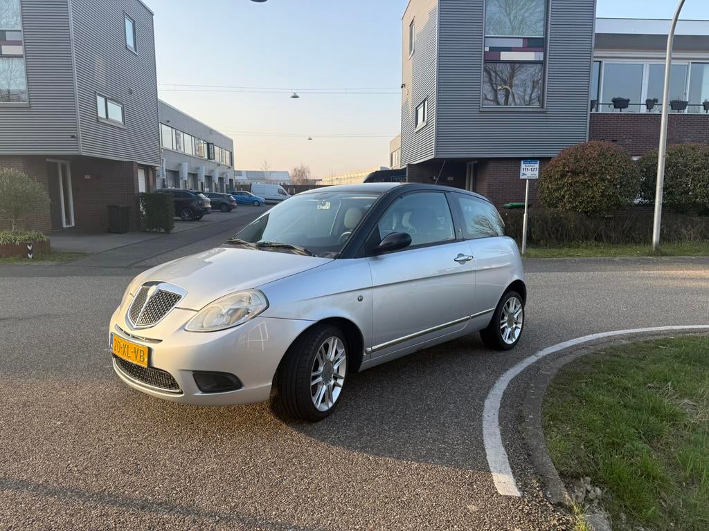 Lancia Ypsilon Platino 1.2 2007 Grijs/Zwart, Voorwielaandrijving, Stof, 400 kg, Origineel Nederlands