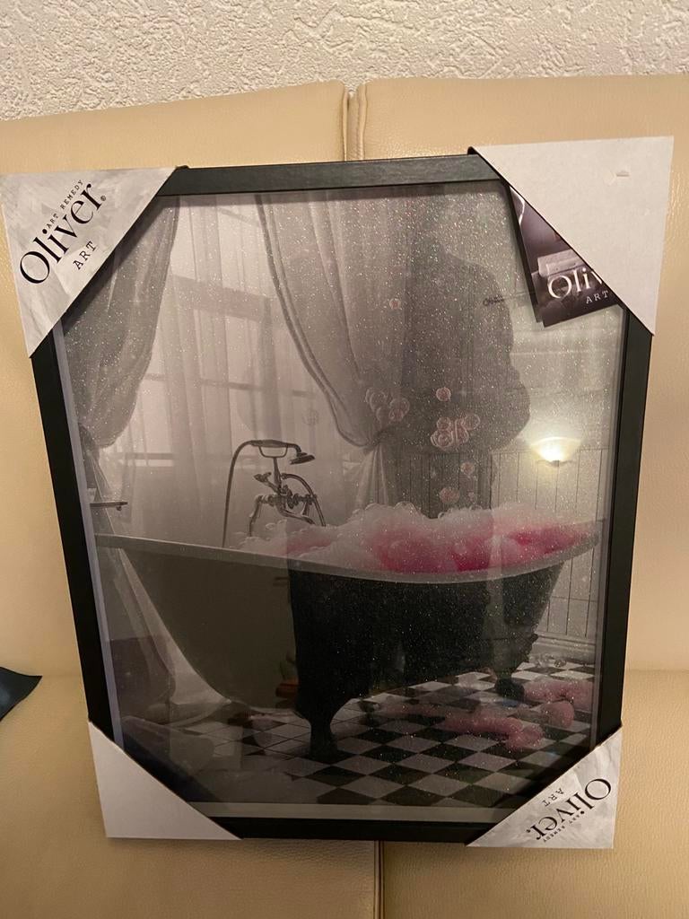 Lijst zw met poster bubbelbad roze bubbels 40x50 Oliver Art, Minder dan 50 cm, Nieuw, Ophalen of Verzenden, Minder dan 50 cm