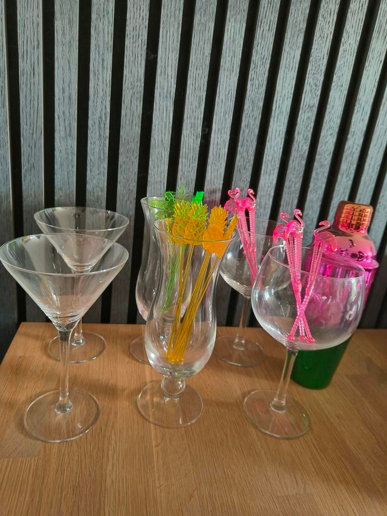 Leuke cocktail set. Cocktail Shaker en cocktailglazen., Ophalen, Glas of Glazen, Gebruikt, Glas