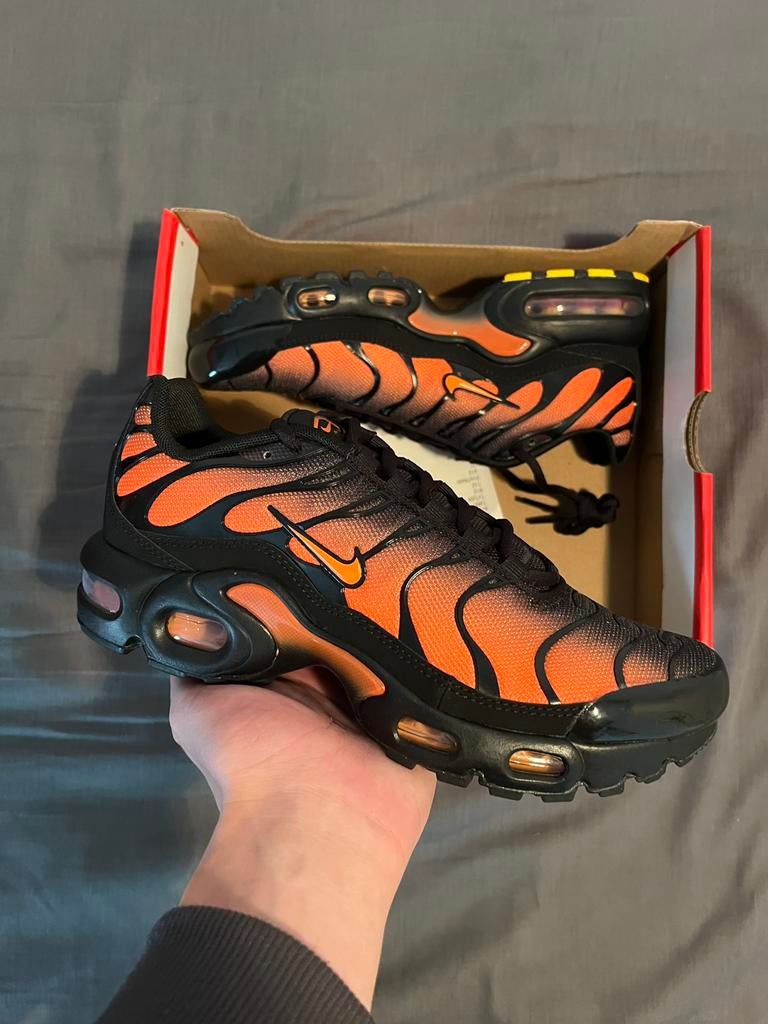 Nike Air Max Plus Zwart Oranje - Maat 37.5, Ophalen of Verzenden, Nieuw, Zwart, Sneakers of Gympen