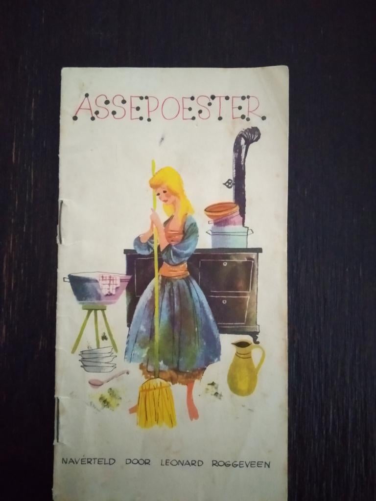 leuk boekje Assepoester uit 1959, Boeken, Ophalen of Verzenden, Gelezen, Leonard Roggeveen