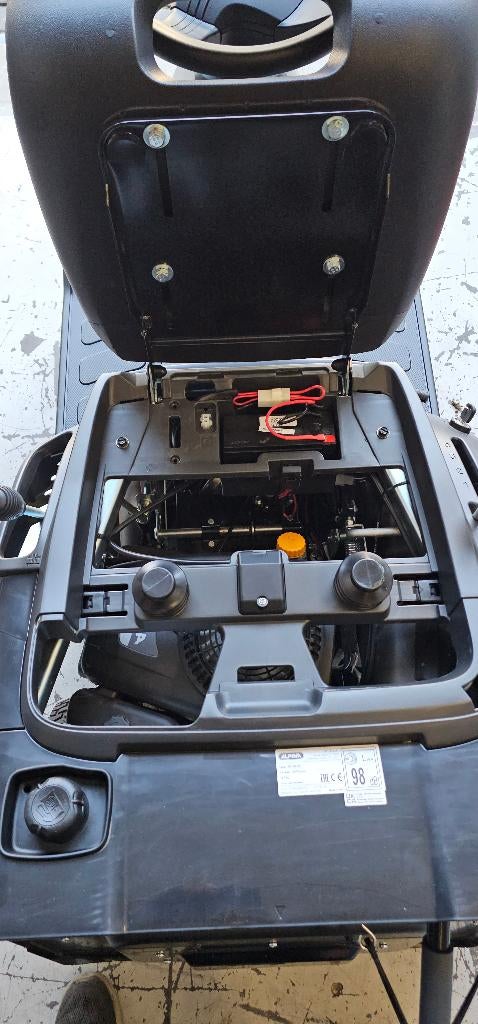 Alpina benzine zitmaaier AT2 66 QA - Stiga motor., Ophalen of Verzenden, Zo goed als nieuw, Mulchfunctie, Minder dan 90 cm