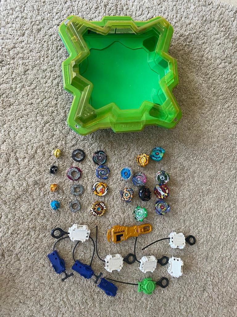 Grote Beyblade Burst set met 10 Beyblades en stadium, Ophalen of Verzenden, Gebruikt, Jongen of Meisje