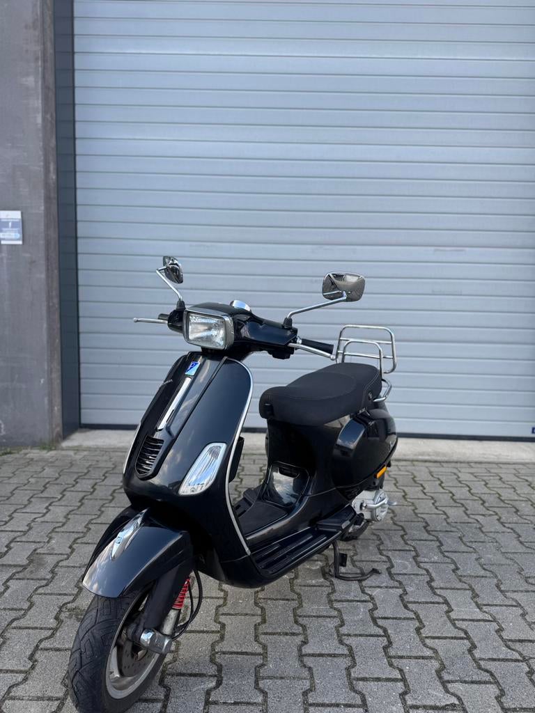 Vespa s snor 2011 12.500 km, Fietsen en Brommers, Scooters | Vespa, Ophalen of Verzenden, Zo goed als nieuw, Benzine