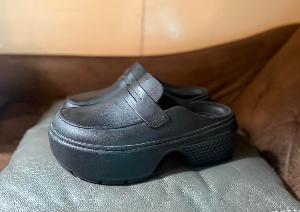 Crocs Stomp Loafer (Maat 41/42), Ophalen, Zo goed als nieuw, Zwart, Instappers