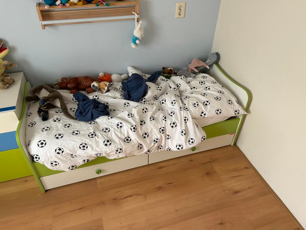 Kinderbed en kledingkast in goede staat!, Kinderen en Baby's, Ophalen, 85 tot 100 cm, Zo goed als nieuw, Matras