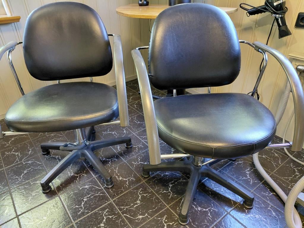 Twee kappers pomp stoelen hydraulische, Ophalen