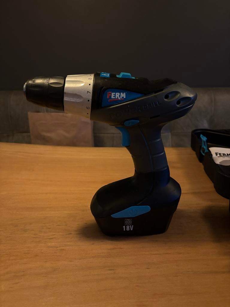 Ferm Schroefboormachine met twee accu's, Variabele snelheid, Ophalen of Verzenden, Minder dan 400 watt, Zo goed als nieuw