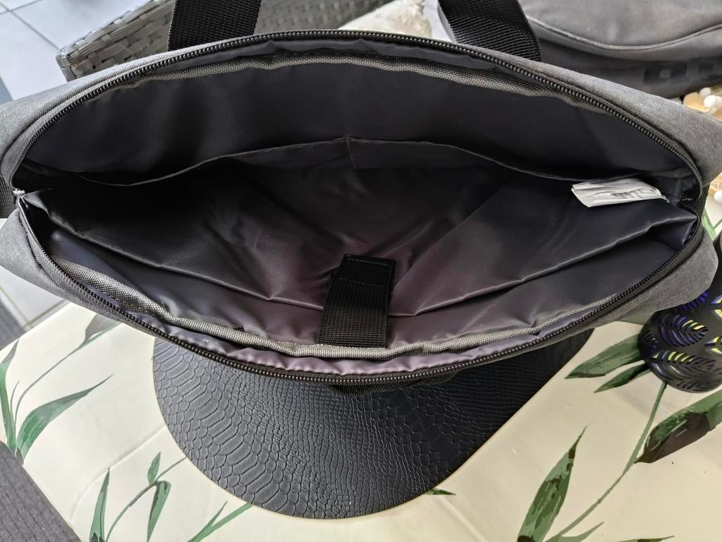 Stijlvolle Laptoptas - Grijs, Ruim en Beschermend, Computers en Software, Laptoptassen, Ophalen of Verzenden, 15 inch, Gebruikt