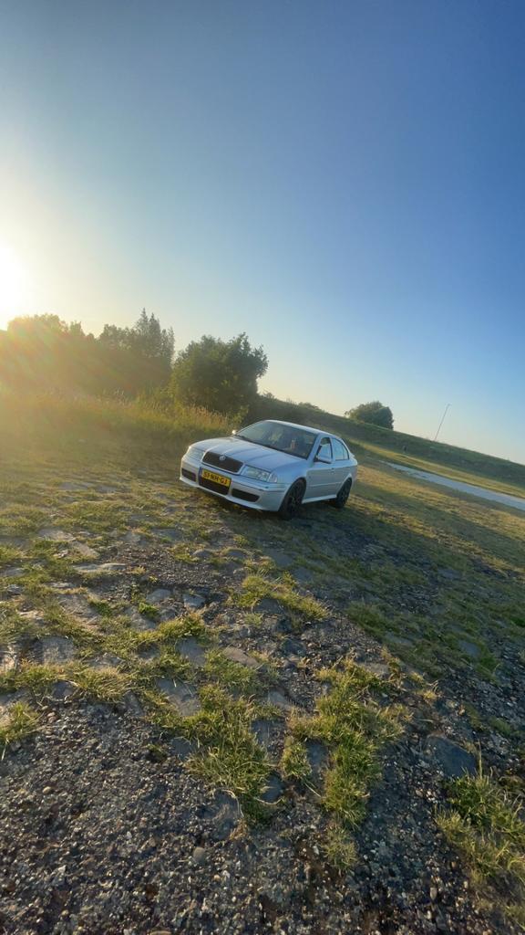 Skoda Octavia 1.8 RS 132KW 2003 Grijs, Auto's, 1300 kg, 4 cilinders, 179 pk, Leder en Stof