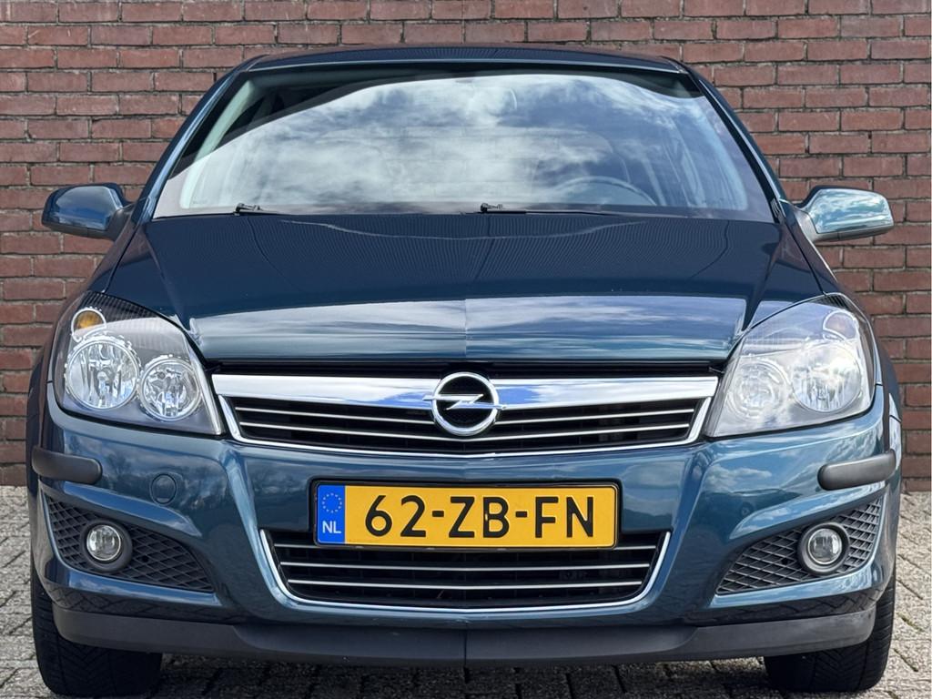 Opel Astra 1.8 TEMPTATION | NL-AUTO! | AIRCO! | TREKHAAK!, Auto's, Gebruikt, Zwart, 1796 cc, Origineel Nederlands