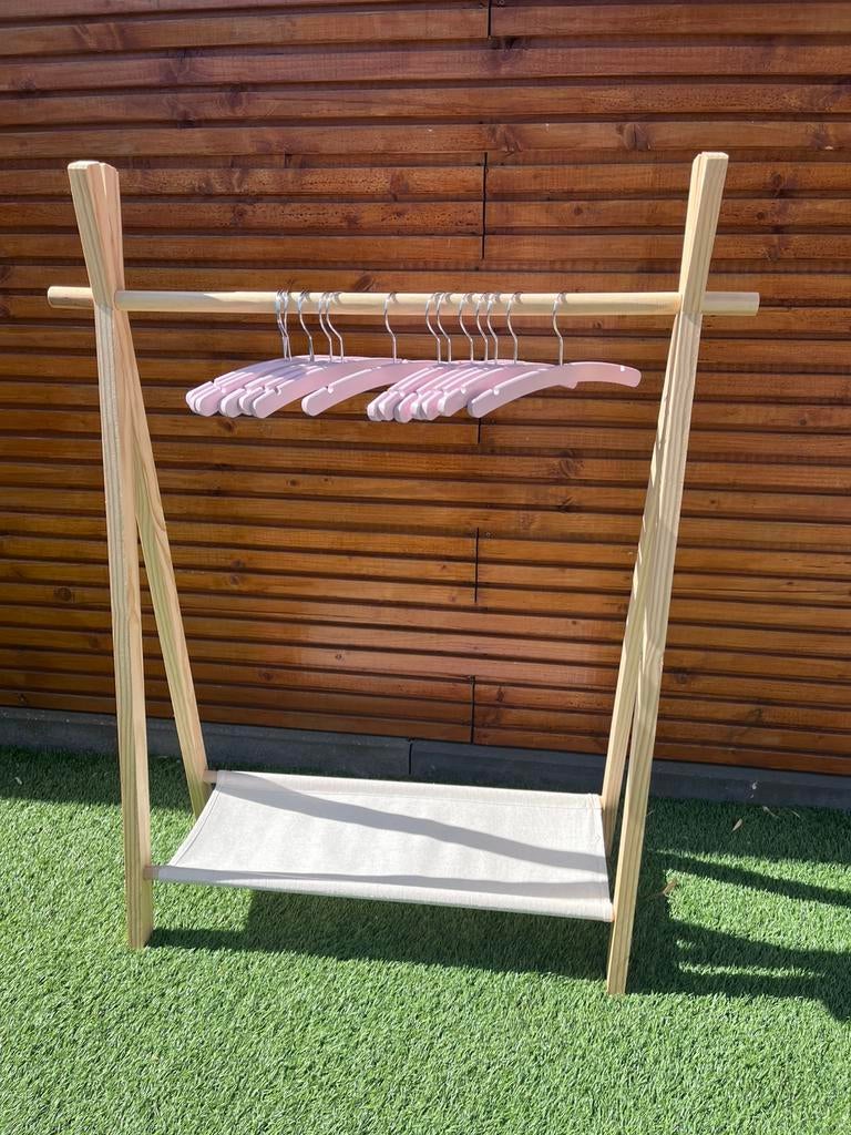 Kledingrek kind met een aantal hangers (roze), Kleding | Dames, Kledingrekken, Ophalen, Zo goed als nieuw