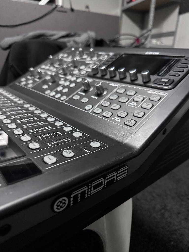 MIDAS M32R, FLIGHTCASE, IMAC 27-INCH, Ophalen, Zo goed als nieuw, 20 kanalen of meer, Microfooningang